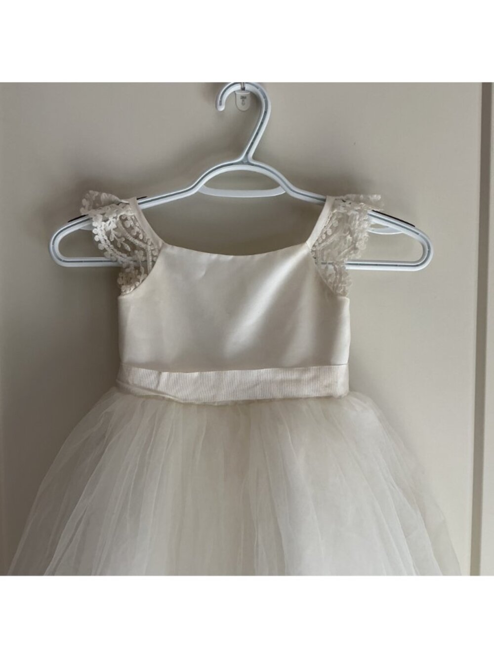 Davids Bridal Ivory Flower Girl Dress With Lace Cap Sleeves Tulle Skirt & Back B - Picture 3 of 14